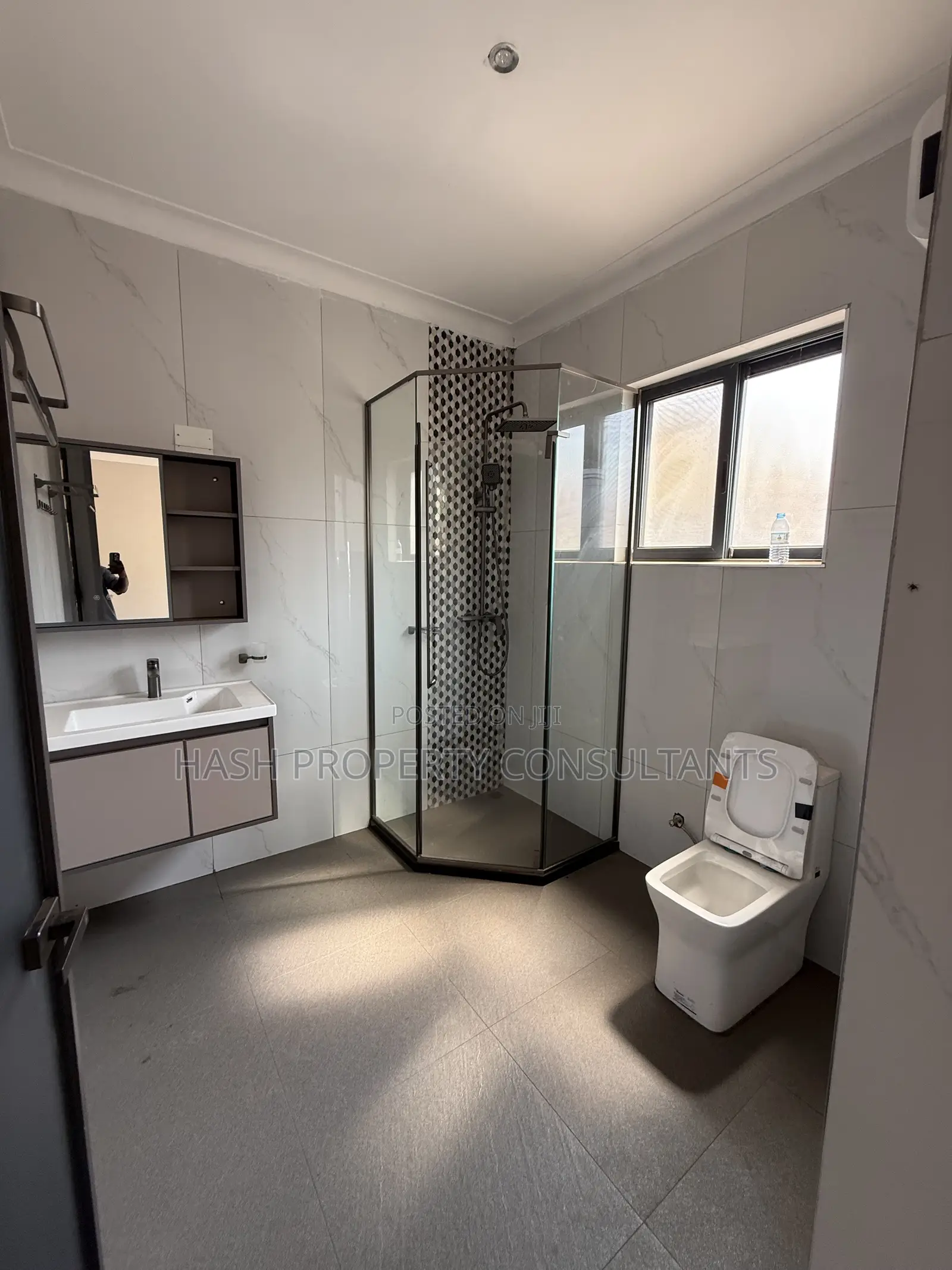 6bdrm Villa in Luxe, Central Division for sale