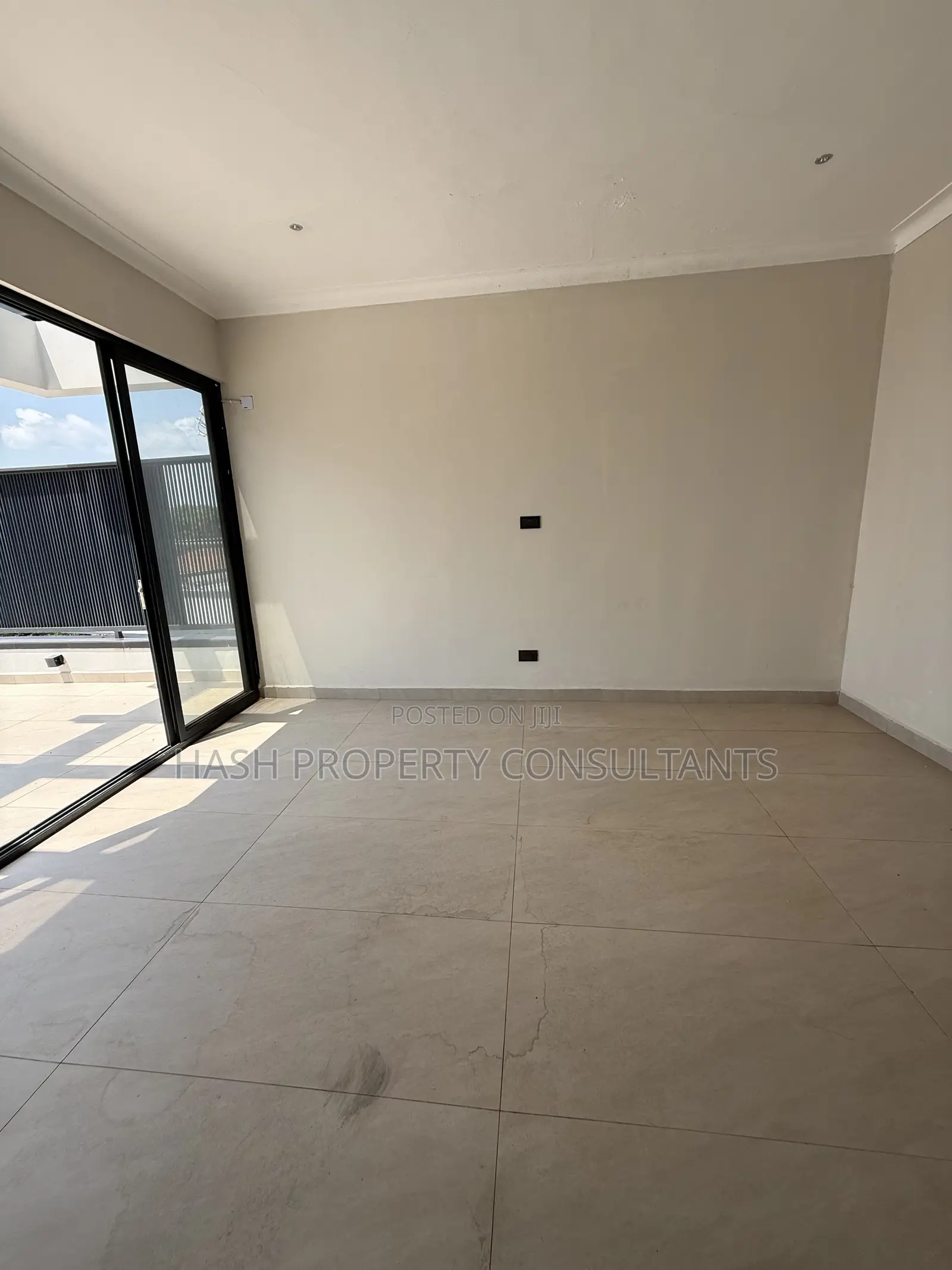 6bdrm Villa in Luxe, Central Division for sale