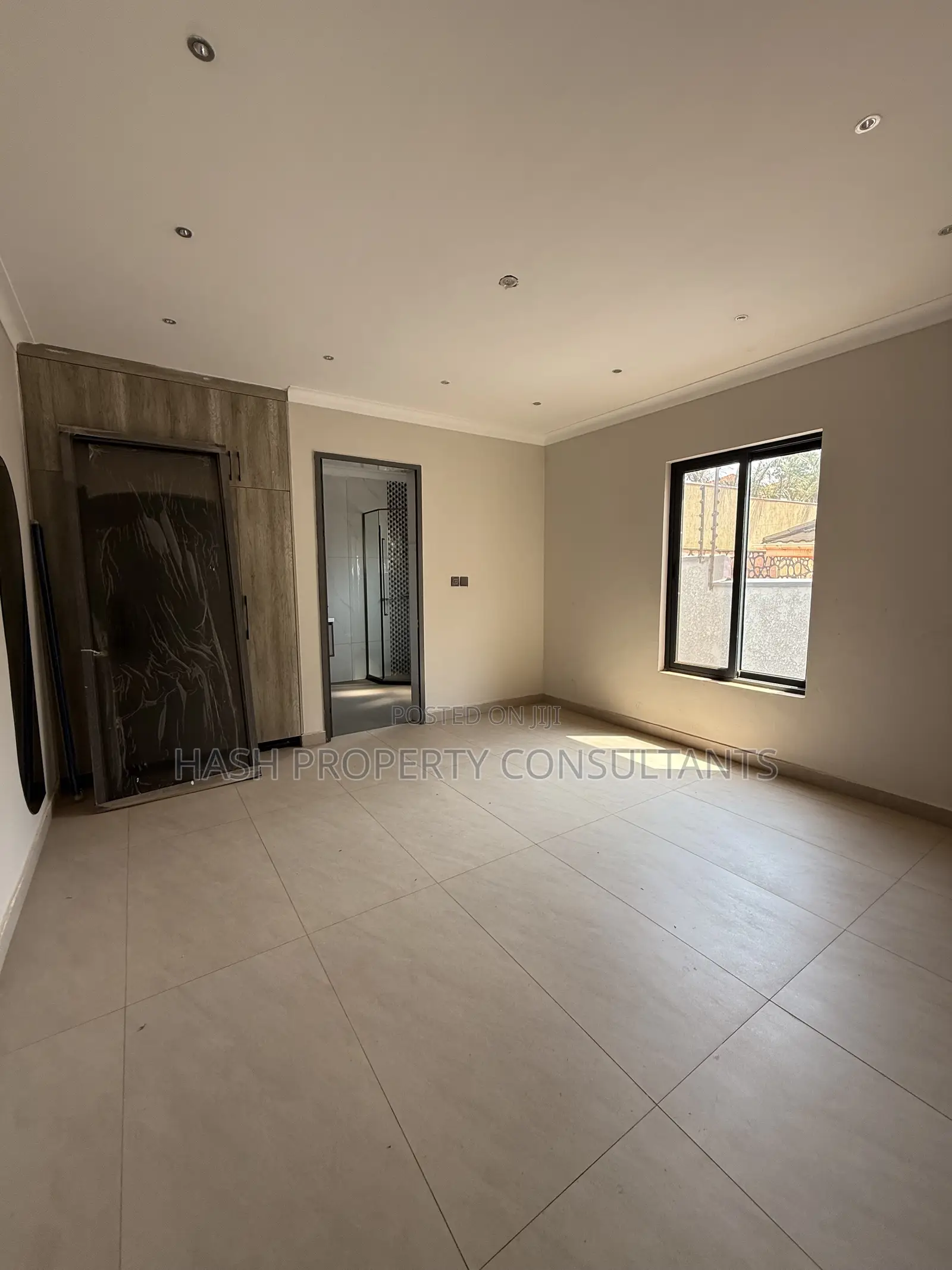 6bdrm Villa in Luxe, Central Division for sale