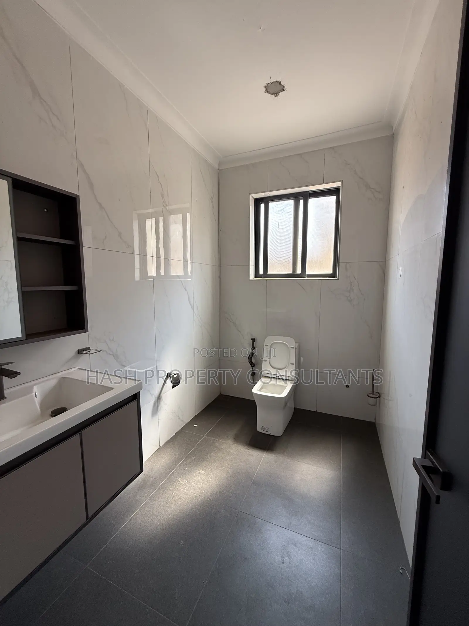 6bdrm Villa in Luxe, Central Division for sale