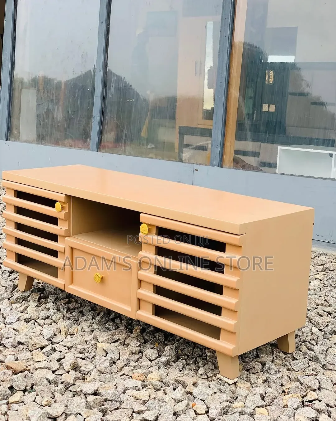 Tv Stand Unit in Color Cream/Yellowish