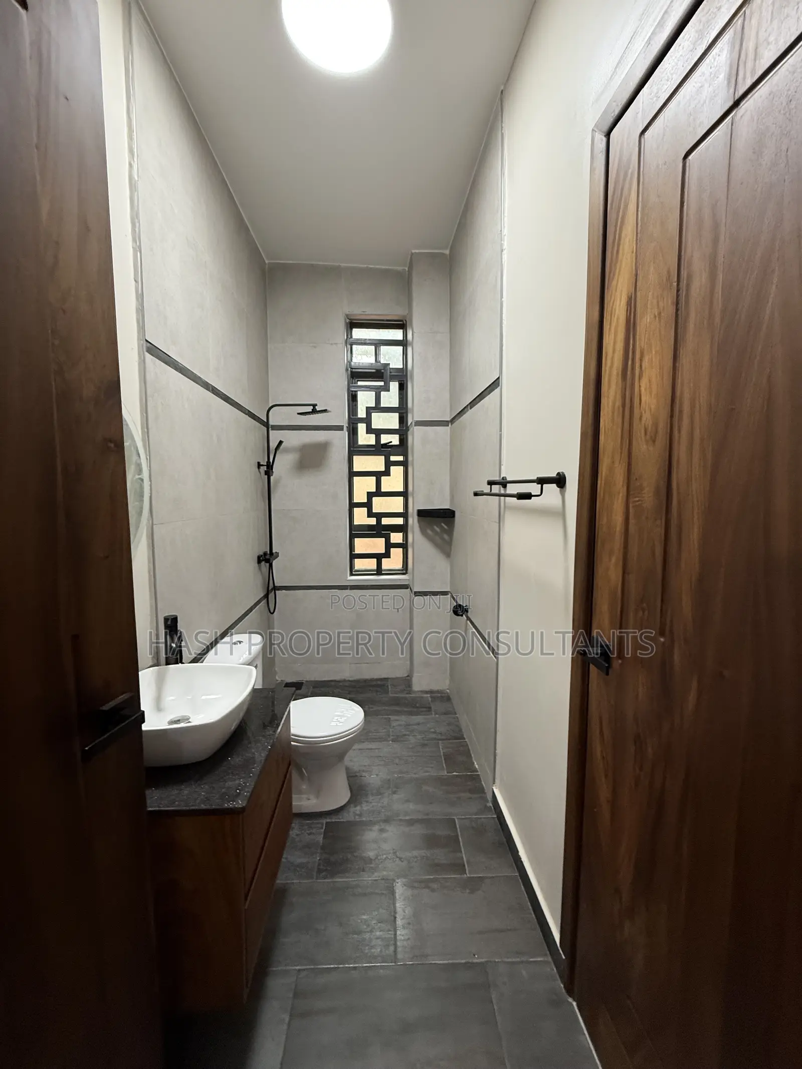 6bdrm Bungalow in Vines, Central Division for sale