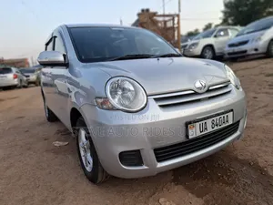 Toyota Sienta 2011 Silver