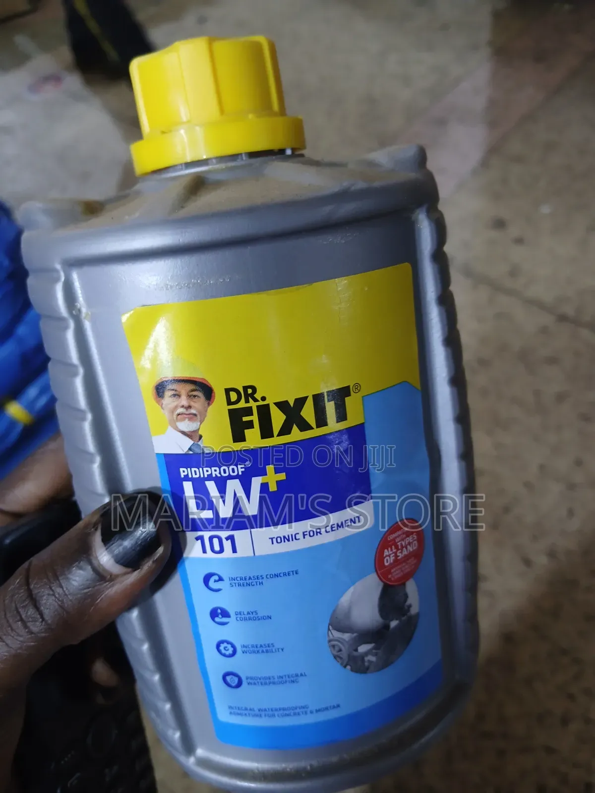 1-Liter a Liquid Waterproofing Compound Used as a Tonic for Cement.