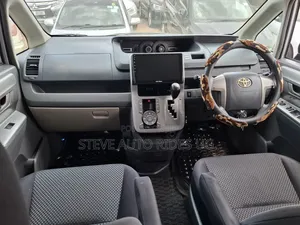 Toyota Noah 2009 Silver