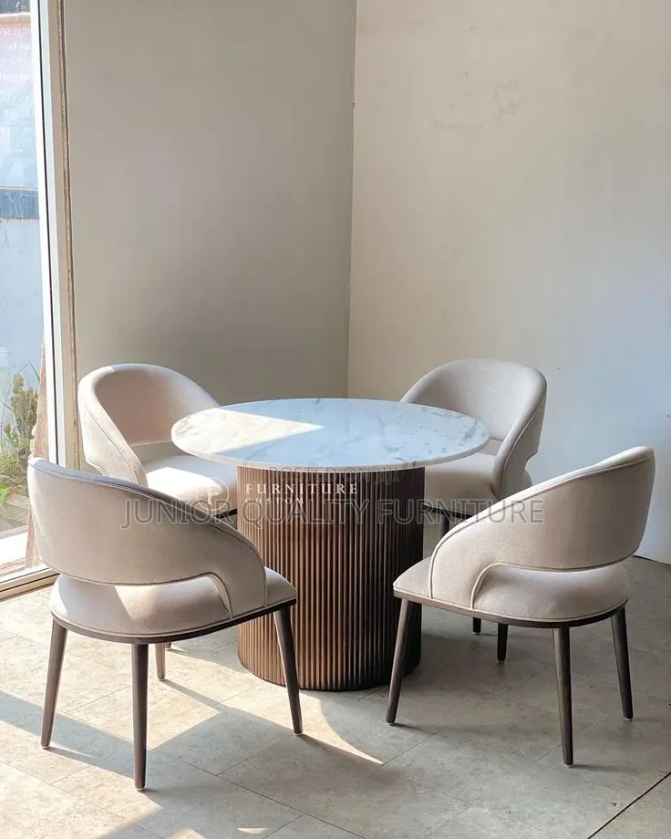 Simple Luxurious Dinning Table