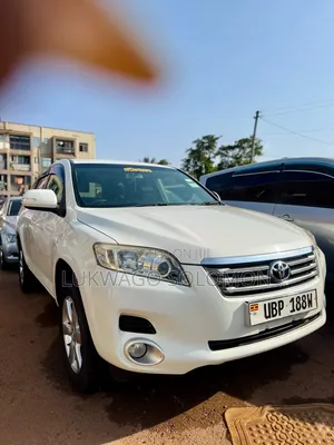 Toyota Vanguard 2009 White