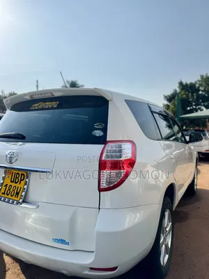 Toyota Vanguard 2009 White