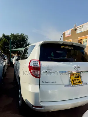 Toyota Vanguard 2009 White