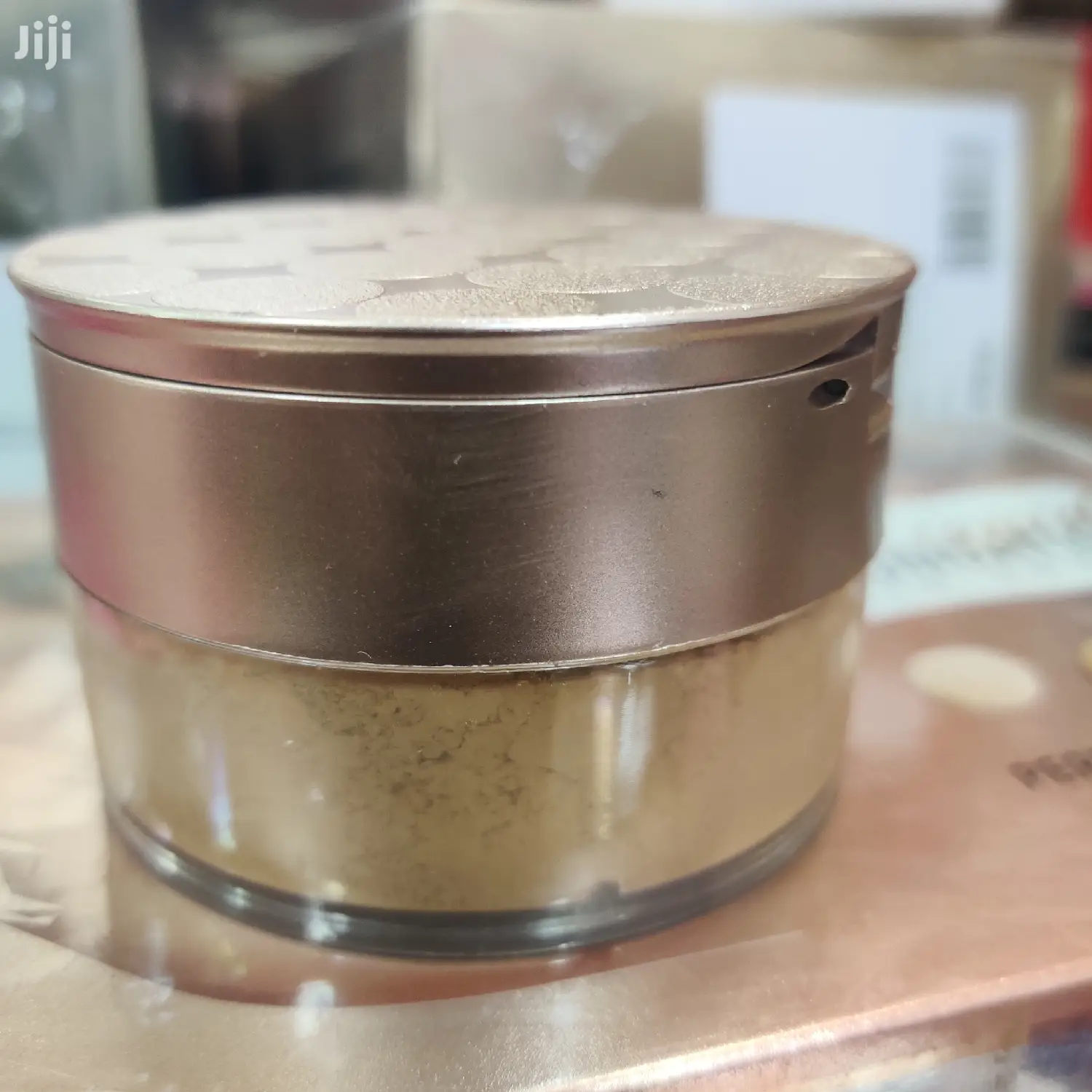 1PC Makeup Loose Finishing Powder Ultra Age Defying Powder.