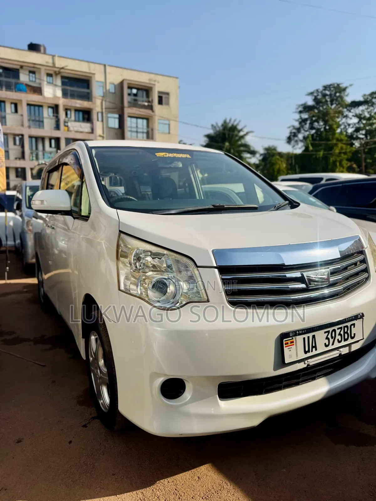Toyota Noah 2010 White