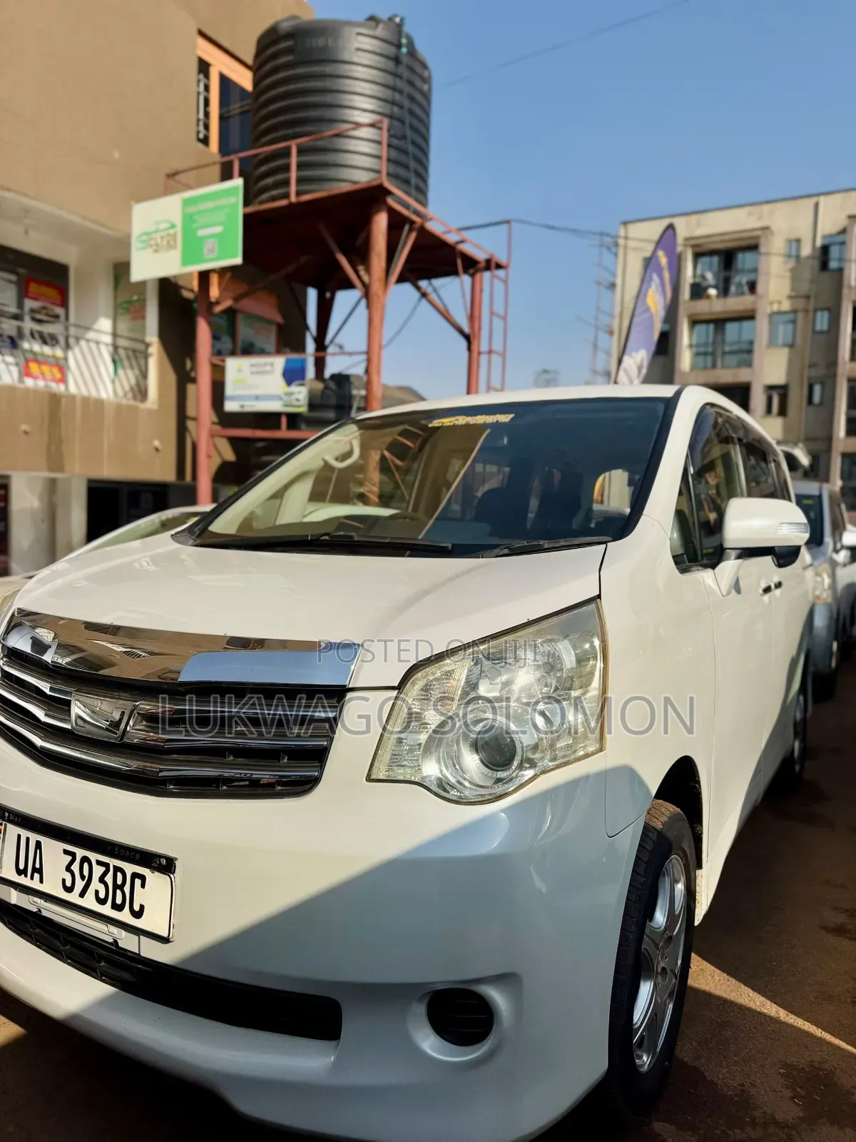 Toyota Noah 2010 White