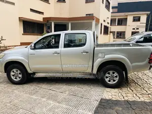 Toyota Hilux 2011 Silver