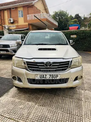 Toyota Hilux 2011 Silver