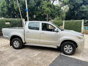 Toyota Hilux 2011 Silver
