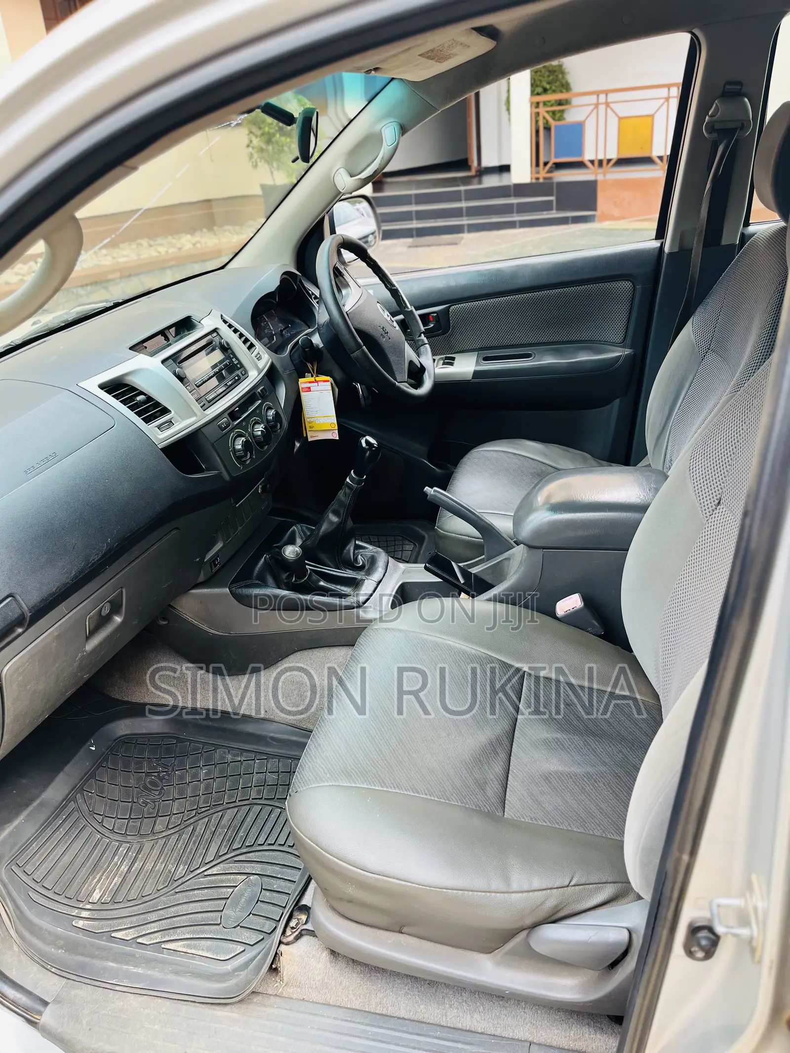 Toyota Hilux 2011 Silver