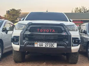 Toyota Hilux 2018 White