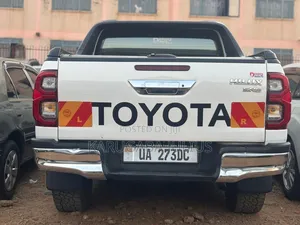 Toyota Hilux 2018 White
