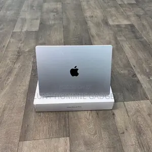 Laptop Apple MacBook Pro 2025 M5 16GB Apple M5 SSD 512GB