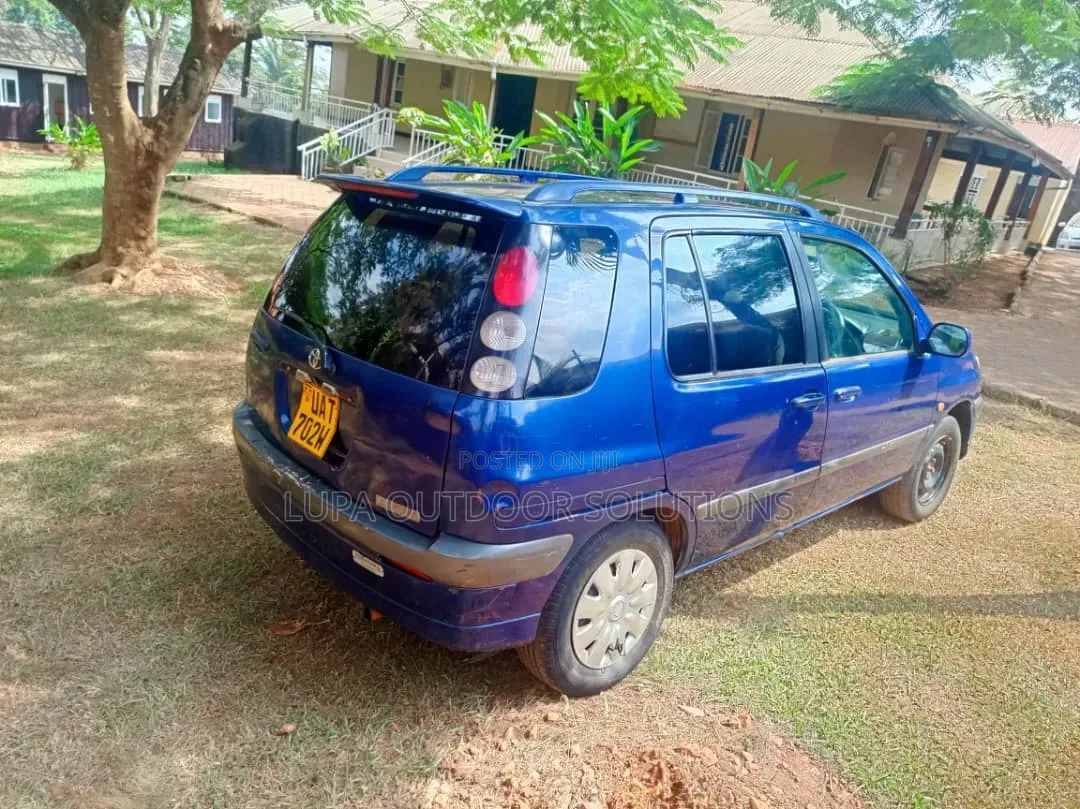 Toyota Raum 1998 Blue