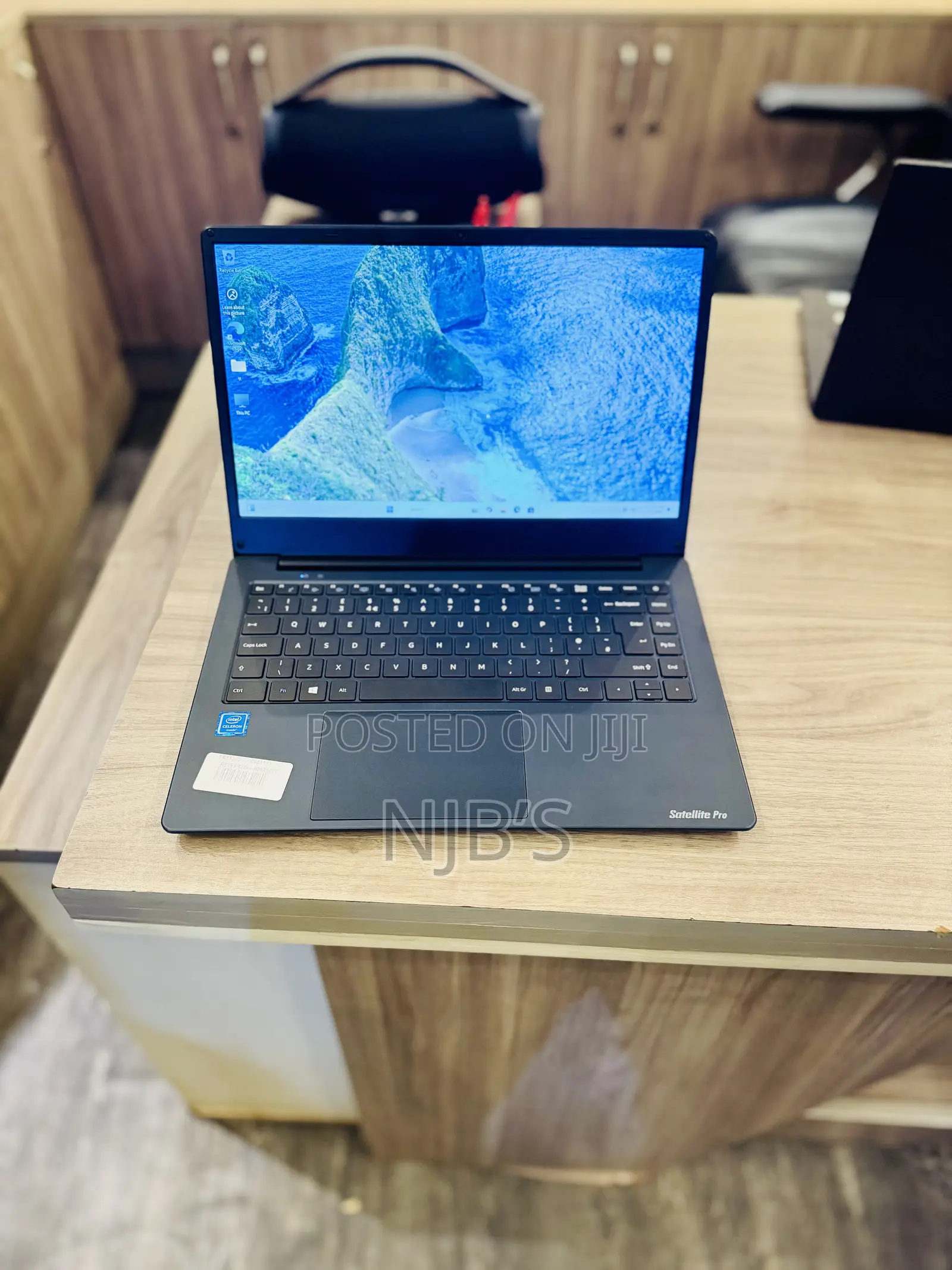 New Laptop Toshiba 4GB Intel Celeron SSD 128GB