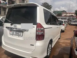 Toyota Noah 2.0 143hp FWD (8 Seater) 2013 White