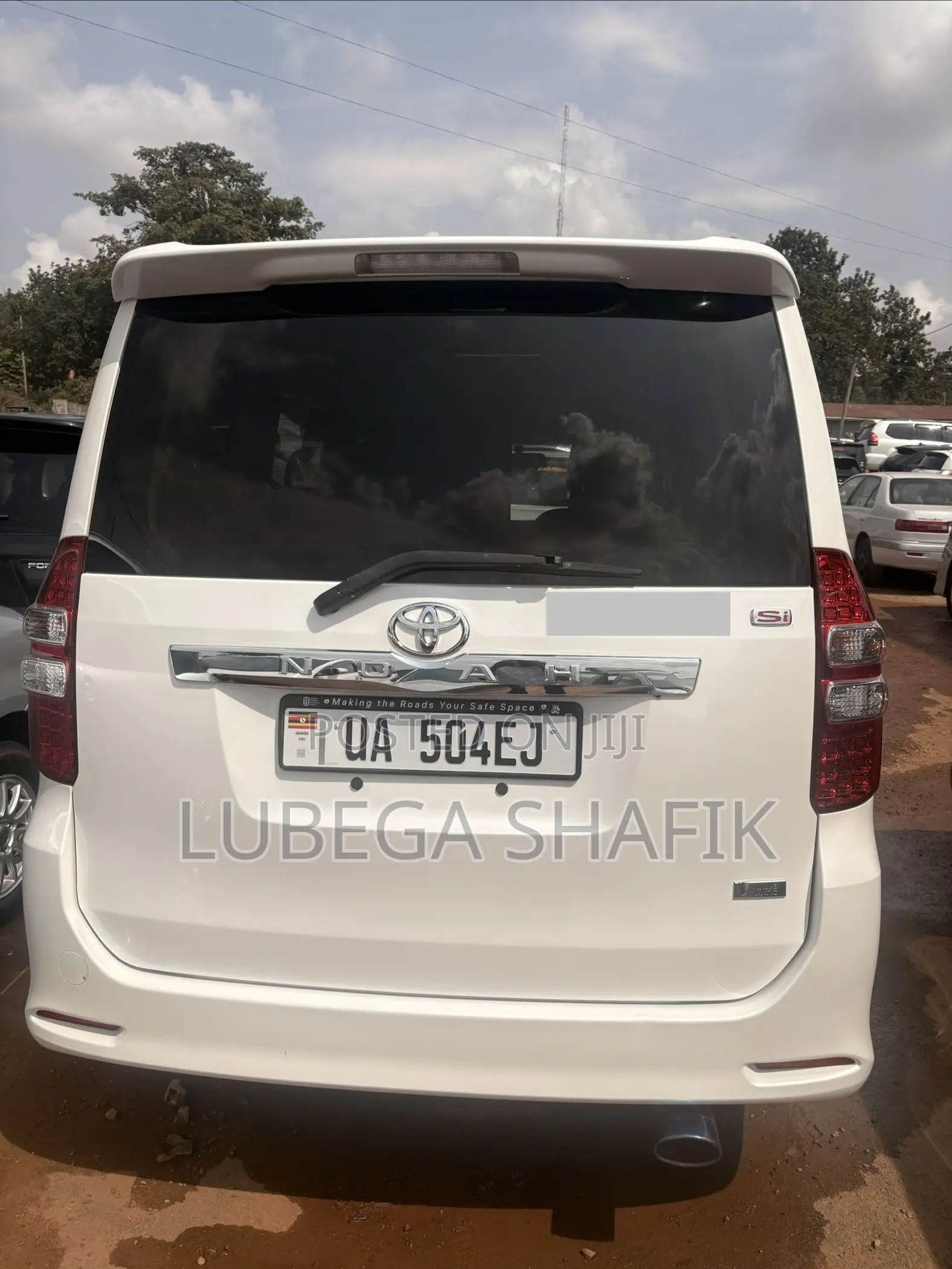 Toyota Noah 2.0 143hp FWD (8 Seater) 2013 White