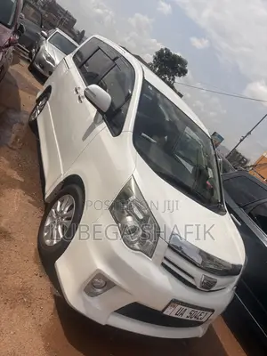 Toyota Noah 2.0 143hp FWD (8 Seater) 2013 White