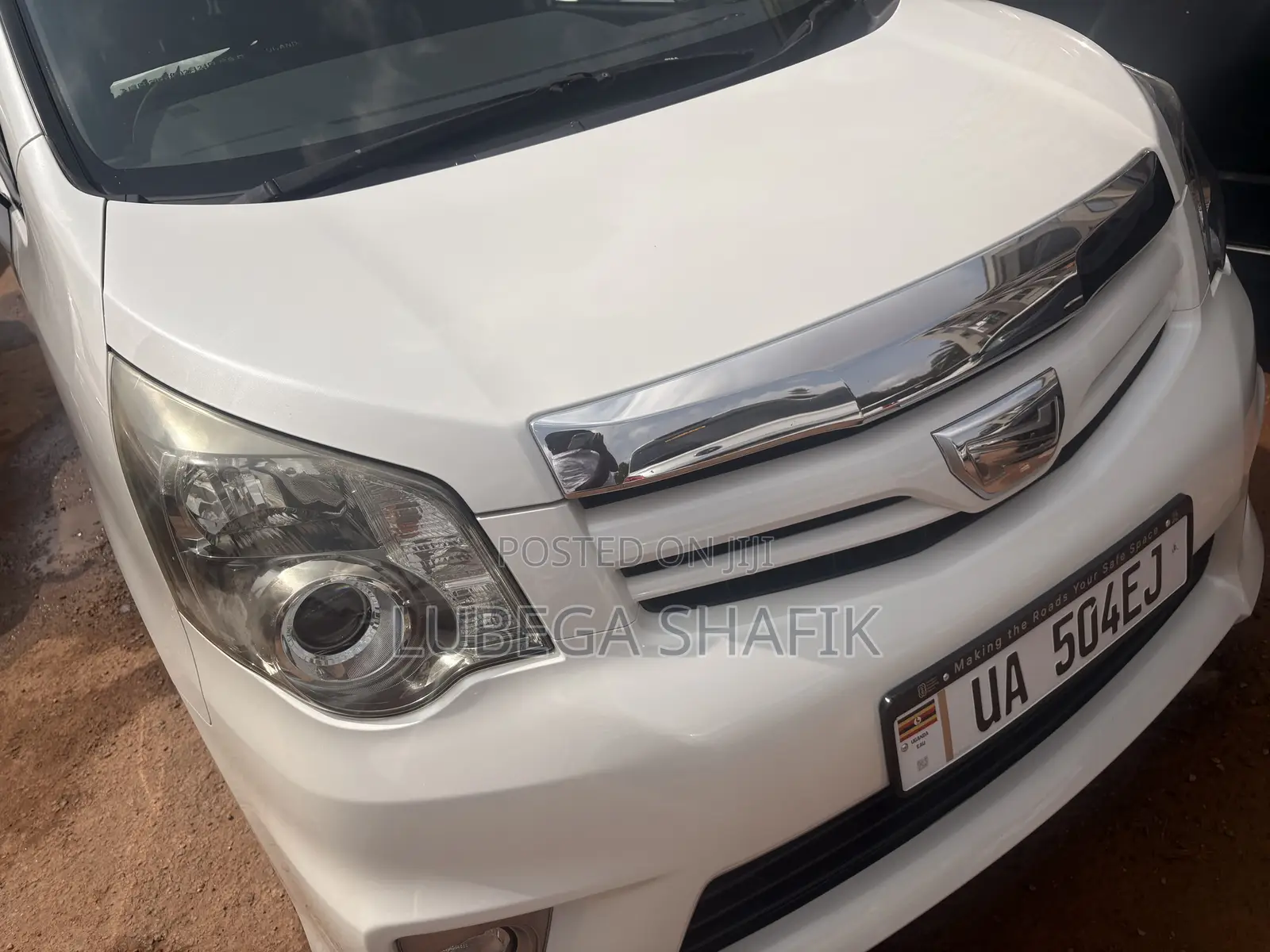 Toyota Noah 2.0 143hp FWD (8 Seater) 2013 White