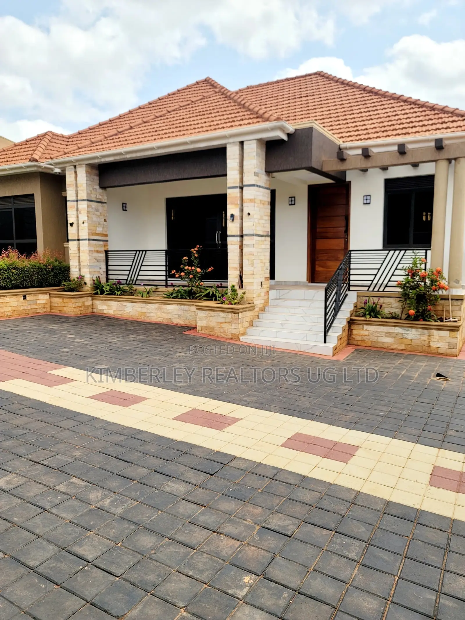 3bdrm House in Division A for sale
