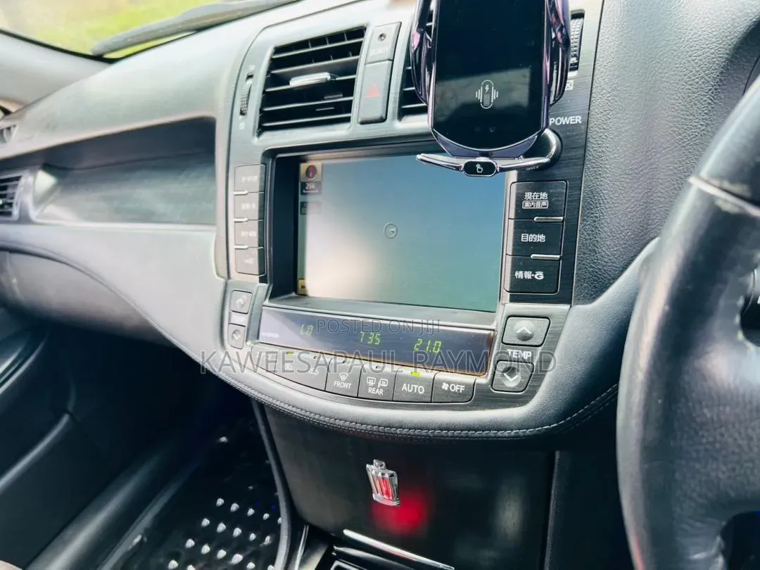 Toyota Crown 2013 White
