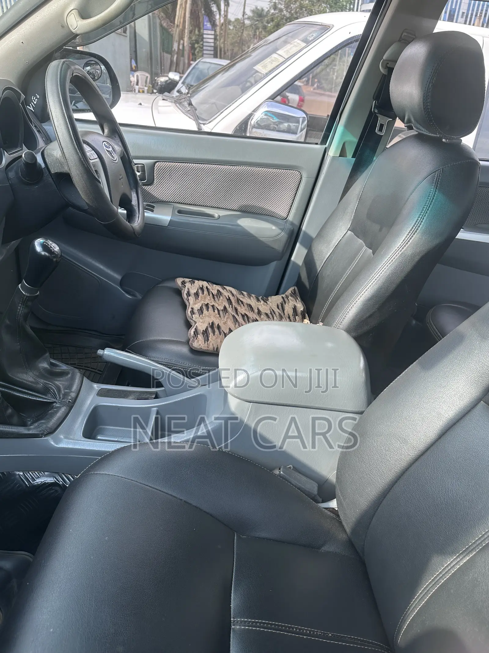 Toyota Hilux 2010 Gold