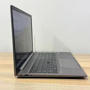 Laptop HP ZBook Firefly 15 G7 8GB Intel Core i7 SSD 256GB