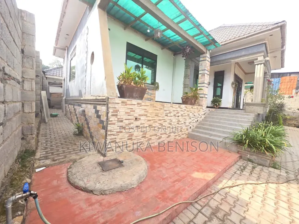 4bdrm House in Nabbingo, Central Division for sale