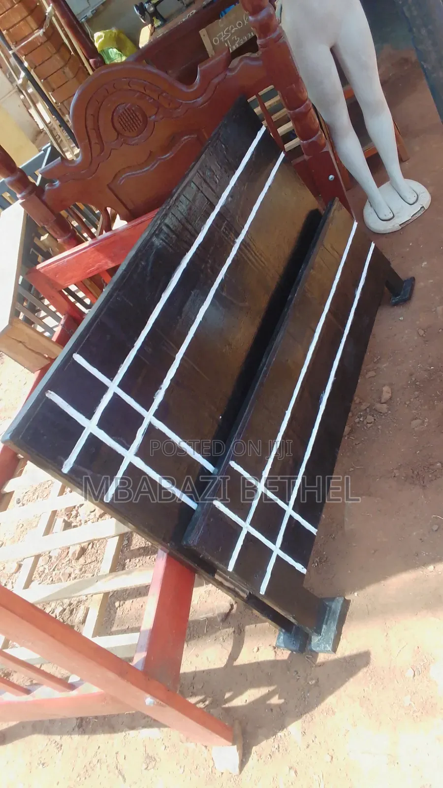 5by6 Wooden Bed in Good Condition Up on Quick Sale