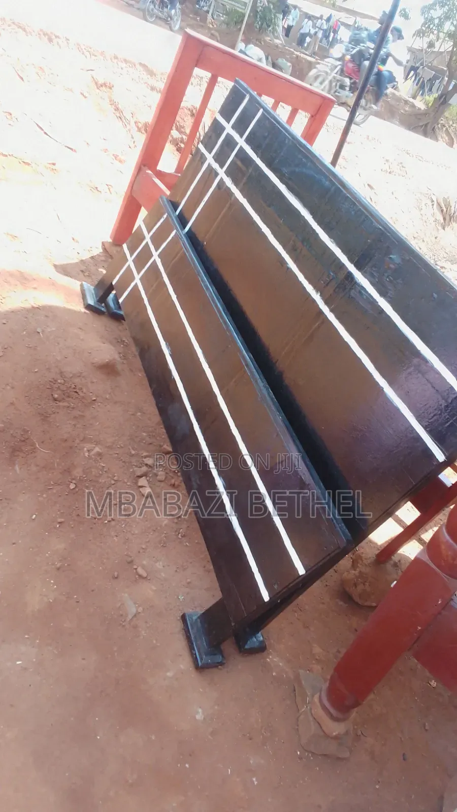 5by6 Wooden Bed in Good Condition Up on Quick Sale