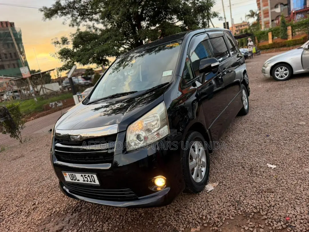 Toyota Noah 2010 Black