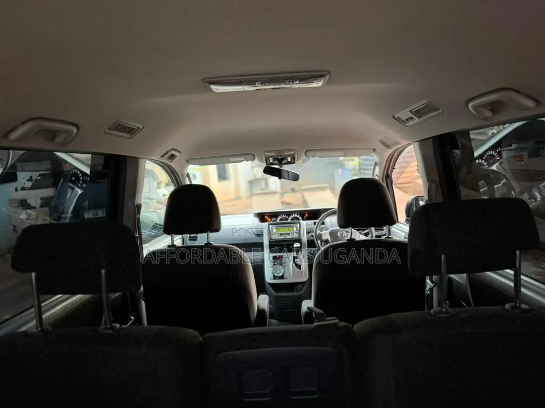 Toyota Noah 2010 Black
