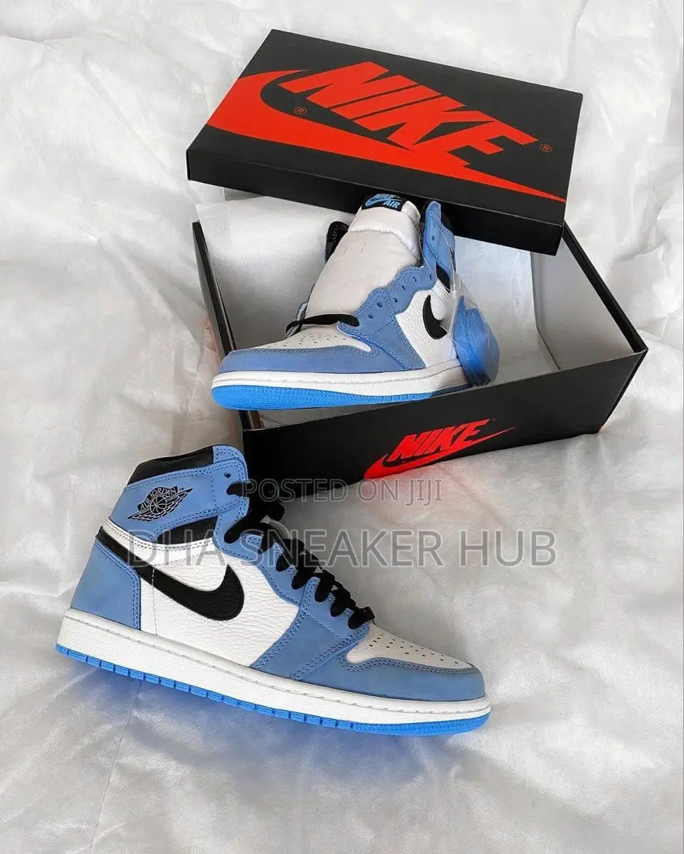 Air Jordan 1 Retro High University Blue