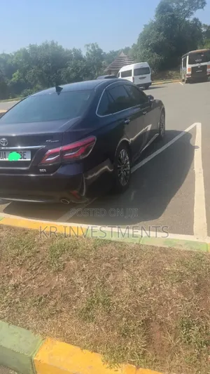 Toyota Crown 2019 Blue