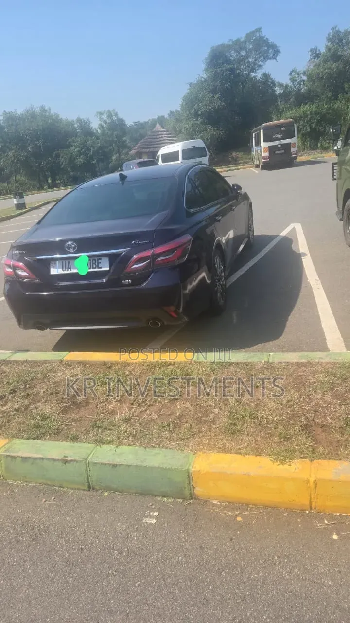 Toyota Crown 2019 Blue