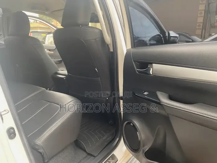 Toyota Hilux 2021 White