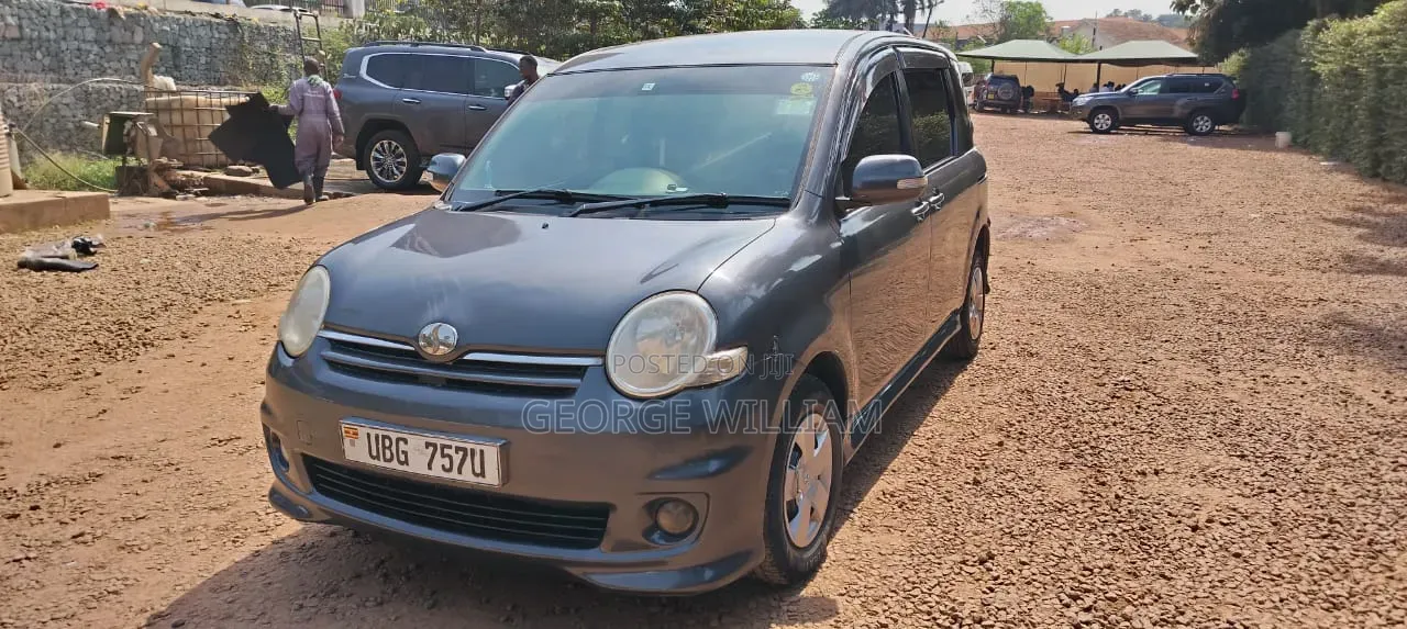 Toyota Sienta 1.5 FWD 2006 Gray