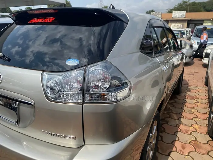 Toyota Harrier 2.4 4WD 2013