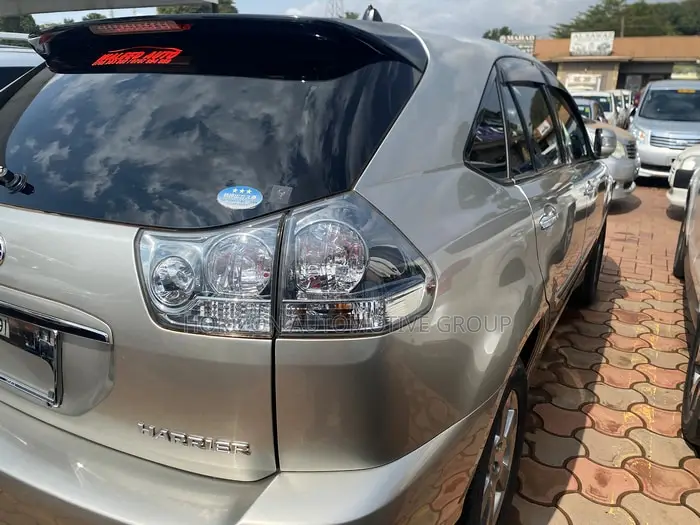 Toyota Harrier 2.4 4WD 2013