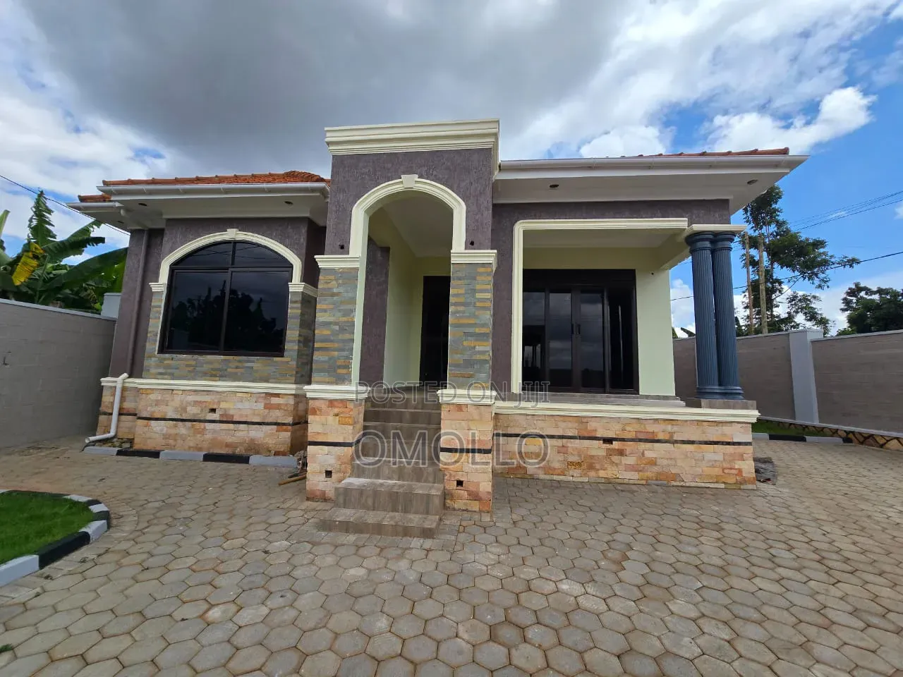 Furnished 5bdrm House in Central Division for sale