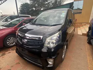 Toyota Noah 2.0 143hp FWD (7 Seater) 2011 Black
