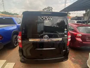 Toyota Noah 2.0 143hp FWD (7 Seater) 2011 Black