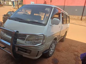 Toyota HiAce 2004 White