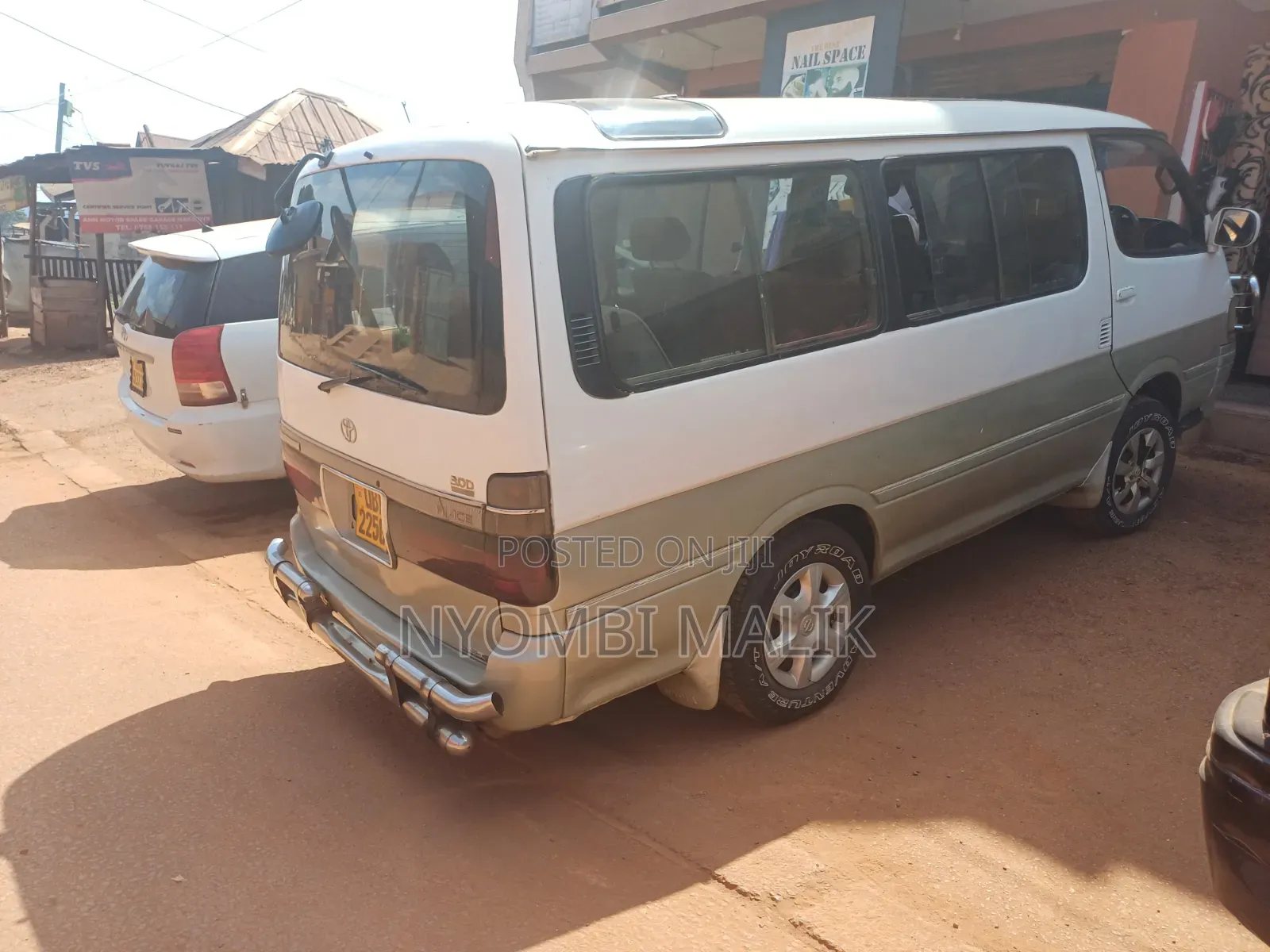 Toyota HiAce 2004 White
